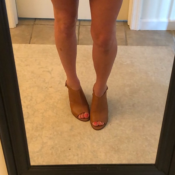 Perforated cognac open toe shoes - Picture 2 of 6